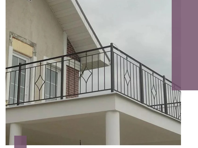 Изготовление балконных ограждений в Похвистневе из металла и стекла